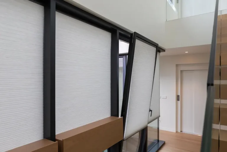 Estores en Ventanas Oscilobatientes
