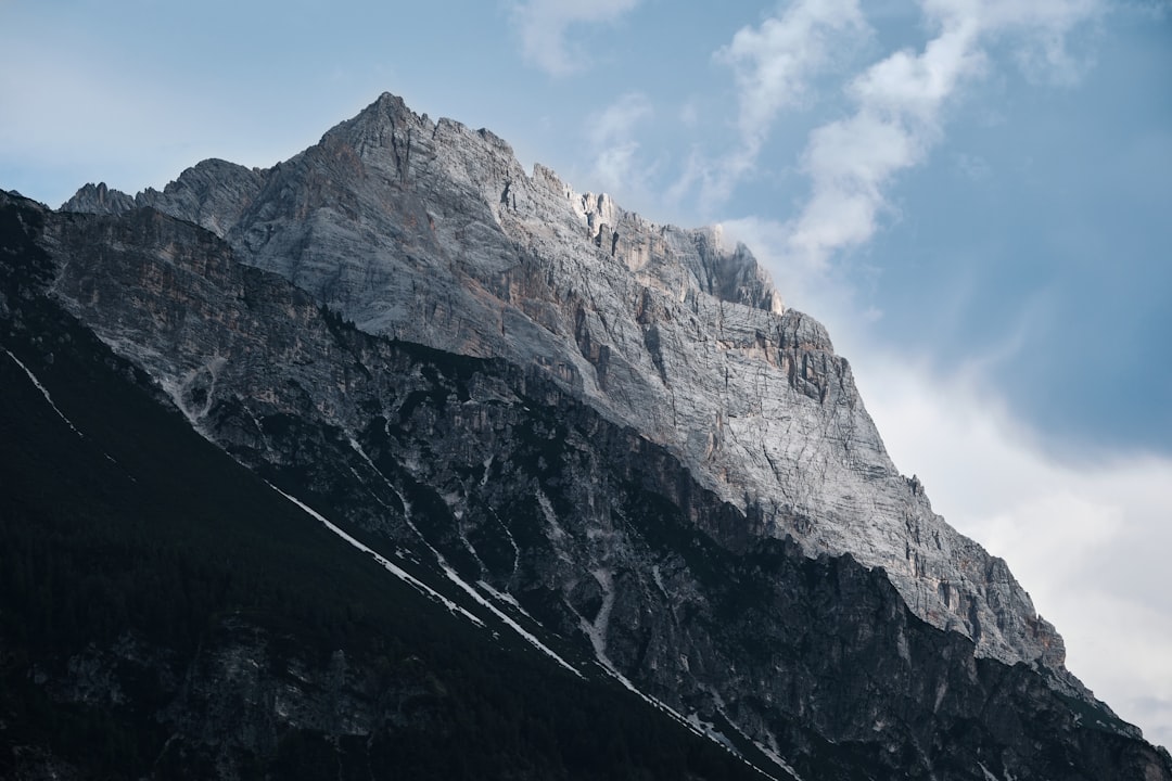 Estores Sheer Elegance: Fusión de Transparencia y Opacidad.